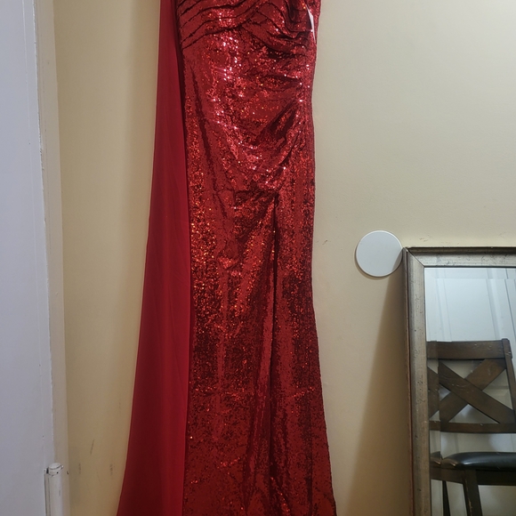 Cape Shoulder Pleated Elegant Red Sequin Sleeveless Gown - Picture 9 of 12